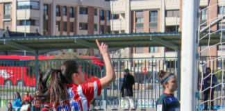 Manita rojiblanca al Granada Esther celebra uno de sus goles