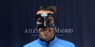Godín estrena máscara