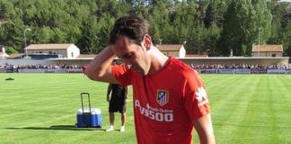 Godín vuelve con un esguince de rodilla