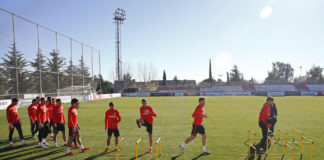 Simeone guarda cartas en Copa y se lleva a 3 jugadores del filial Los jugadores del Atlético preparan el partido de Copa