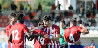 El Atlético B digiere el mal trago con una goleada Nacho Monsalve y Pape felicitan a Amath por el gol al Móstoles