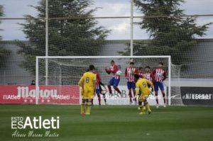 Cristian ejecuta su libre directo