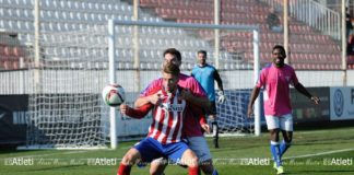 Fundido a negro Rober aguanta de espaldas el balón