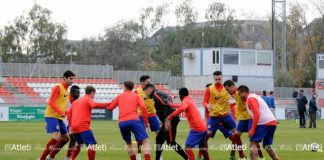 El filial clausura en Moraleja de Enmedio un año para olvidar Rayco Mederos mete en calor a los titulares del Atlético B