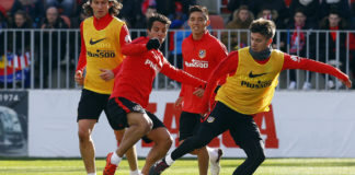Kranevitter y Augusto Fernández entran en la lista de Copa Óliver y Vietto pelean un balón ante la mirada de Filipe y Kranevitter