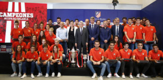 El Atleti rinde homenaje a sus equipos campeones del Féminas y el Juvenil A