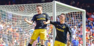 El Atleti resolvió en jugada, lo que Alves le negó de penalti