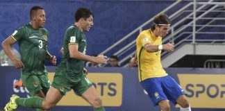 Godín disputó todo el partido con Uruguay. Filipe Luis marcó con Brasil