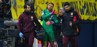 Se le sale el hombro a Oblak