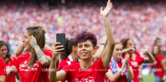 Pasillo al Atleti Femenino en el adiós al Calderón