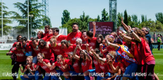 Las campeonas reciben la copa el domingo
