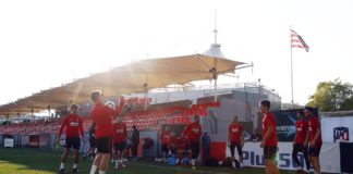 El Atleti entrena con todos a la espera de Giménez y Godín El Atleti entrena con todos a la espera de Giménez y Godín