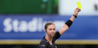 ¿Son proporcionadas las amonestaciones en el fútbol femenino?