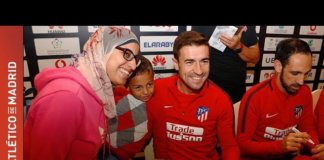 Los jugadores del Atleti firmaron autógrafos para los hinchas egipcios