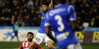 Costa salió del estadio cojeando