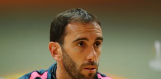 Godín: «No nos vale con llegar a semifinales o ser segundos, nos vale con intentar llevar un trofeo a Madrid» Godín: "No nos vale con llegar a semifinales o ser segundos, nos vale con intentar llevar un trofeo a Madrid"