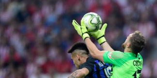 La grada clama por las renovaciones de Godín y Oblak