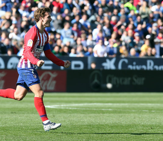 Griezmann tira del carro Griezmann celebra su gol de falta en Butarque | Foto: Ángel Gutiérrez - Atlético de Madrid.