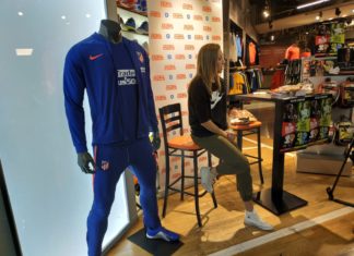 Lola Gallardo: «Quería echar el balón fuera porque había una jugadora en el suelo»