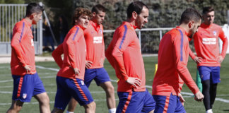 Godín se retiró del entrenamiento y es duda para Turín Godín se retiró del entrenamiento y es duda para Turín